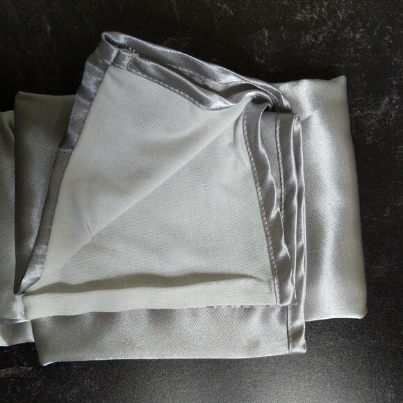 Silked Pillow Sleeve - Size O/S - NIP - Picture 2 of 5